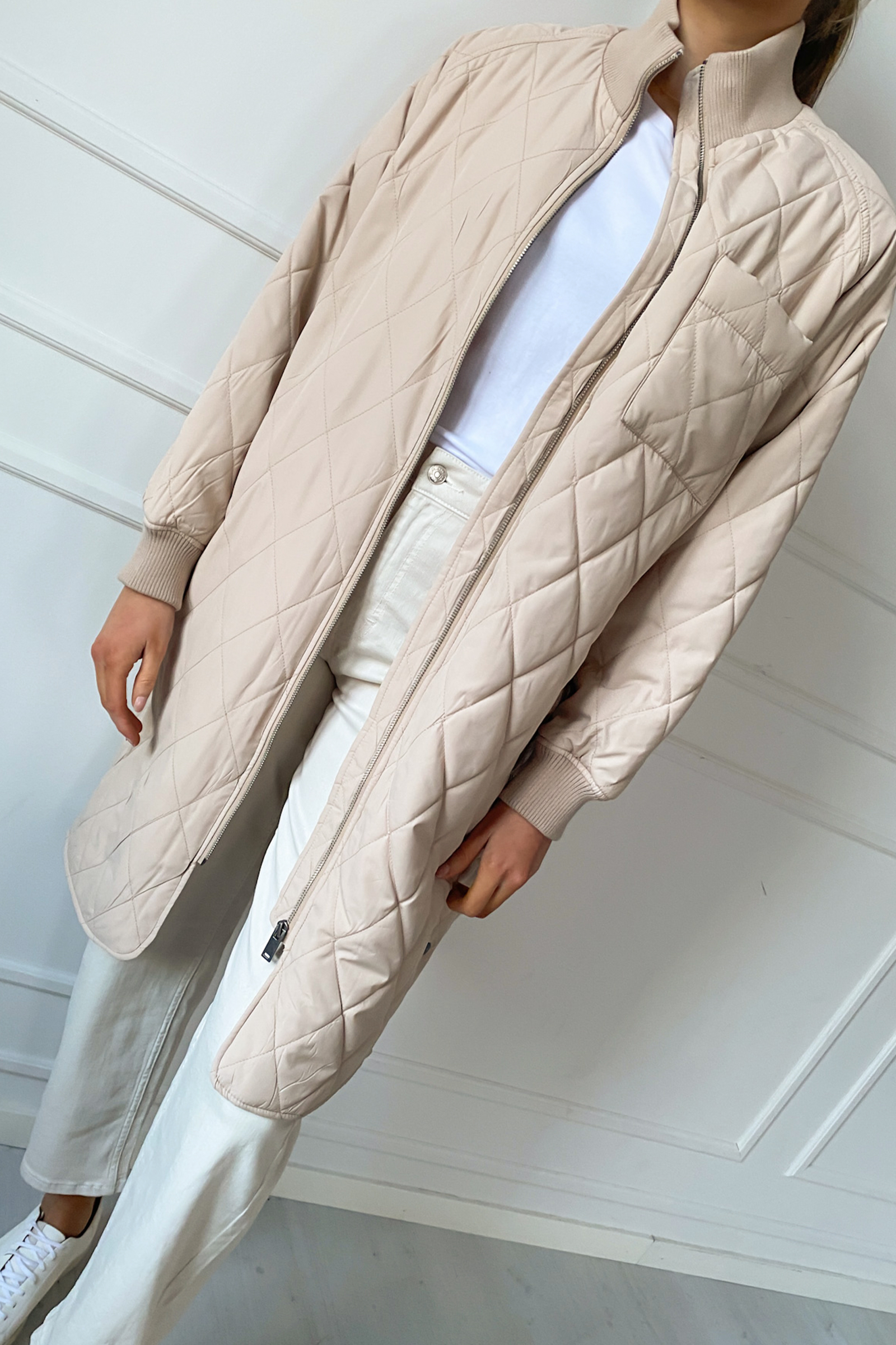 Ektra IW Quilted Coat Sandstone fra 