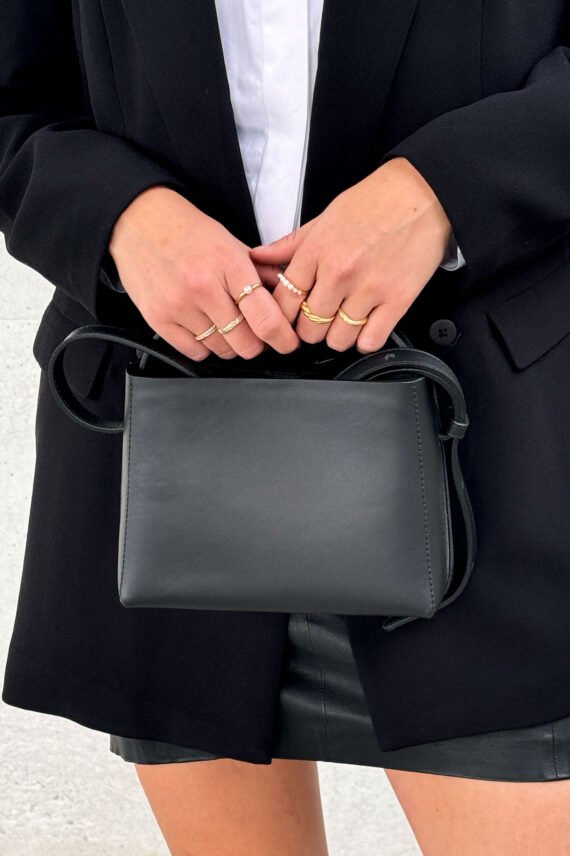 flattered-hedda-mini-handbag-black