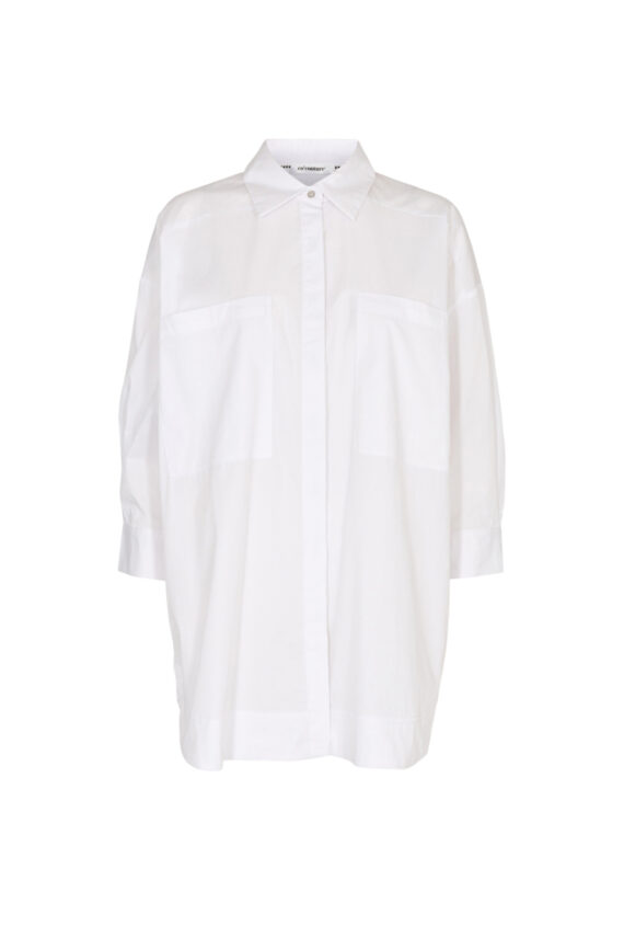 modell med cotton crisp pocked shirt