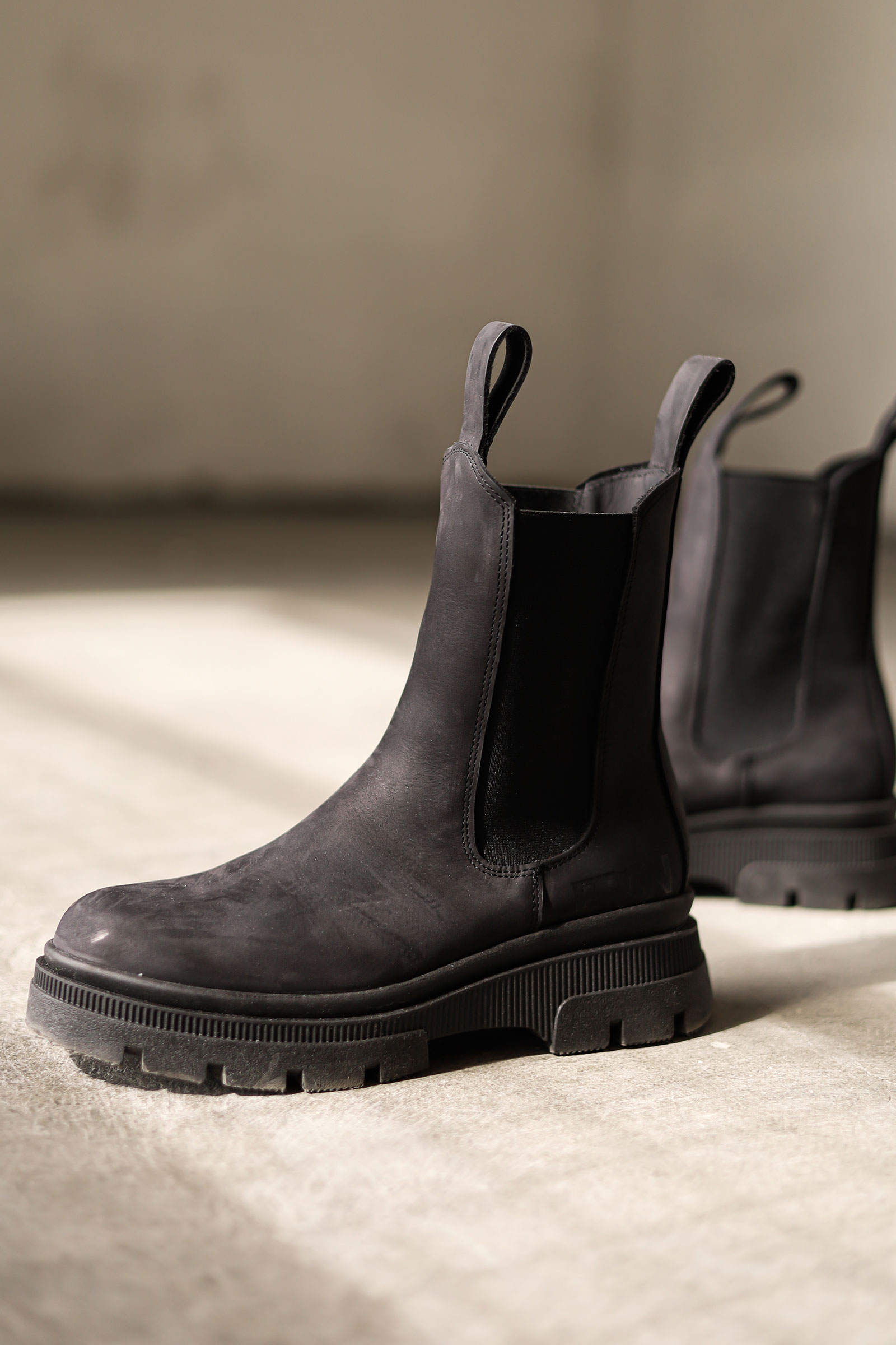 brgn-chelsea-boots-new-black
