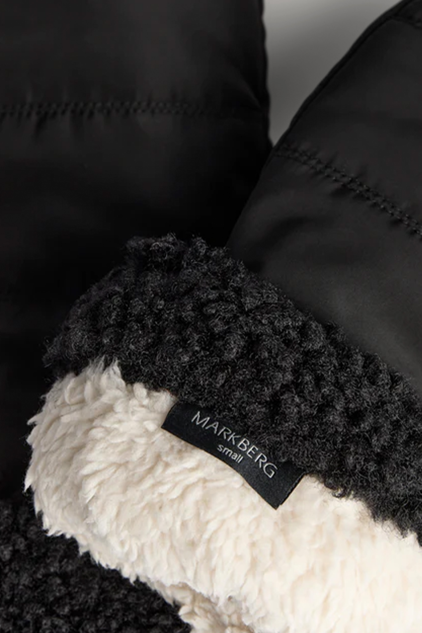 markberg-kleva-mbg-mitten-black