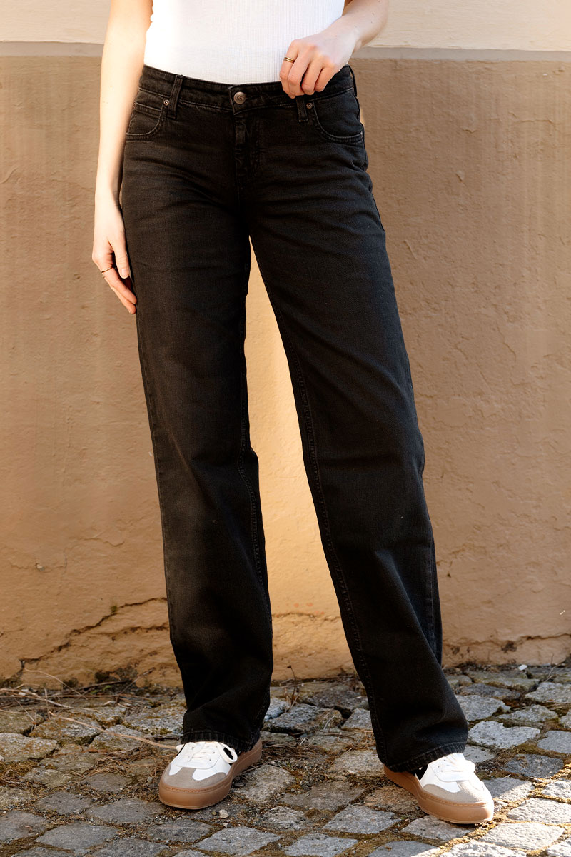 Zoe Dark Mood Black