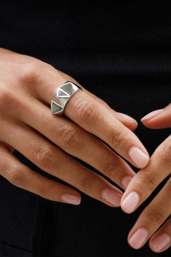 Peak Rivet Ring Steel