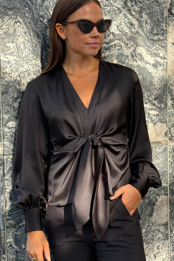 Blair Blouse Semi Rich Black