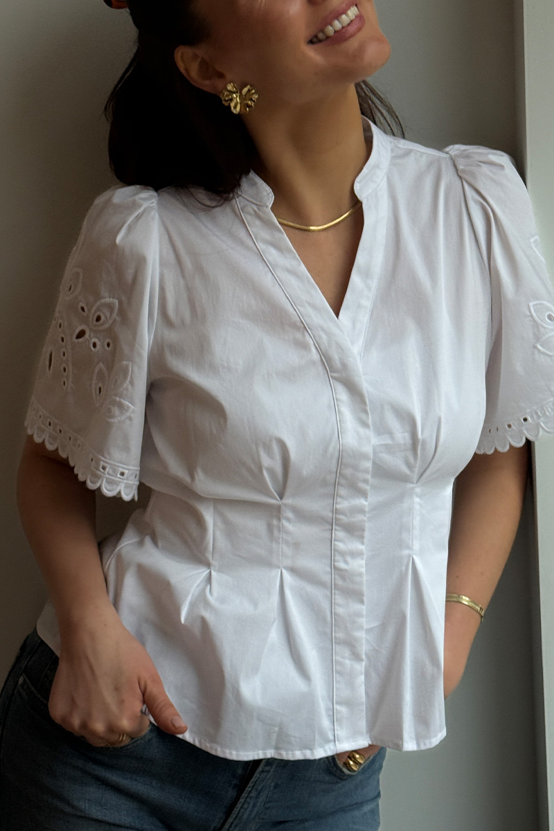 PoppyCC Emb SS V-Shirt White - Bilde 4
