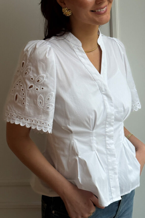 PoppyCC Emb SS V-Shirt White