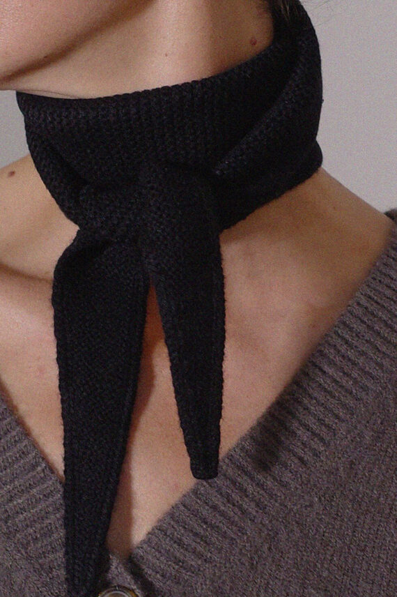 Bisse Scarf Black
